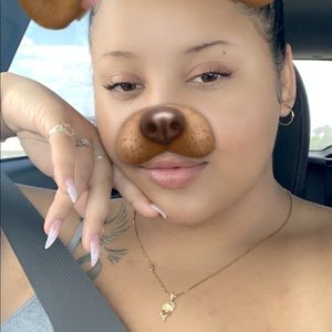 Meet your Posher, Monique